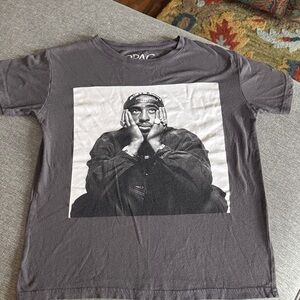 Women’s 2pac Graphic Short-Sleeve Crewneck T-Shirt in Charcoal